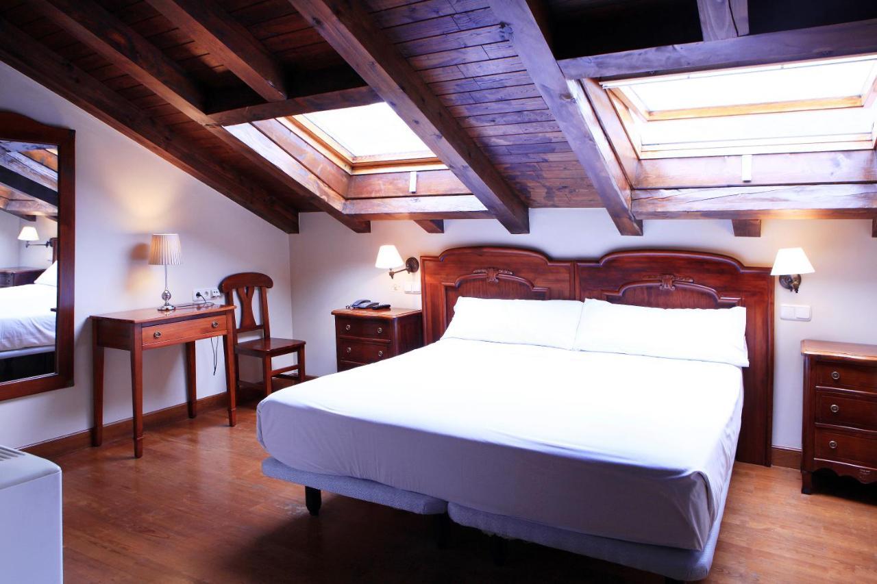 Hostal Antxitonea Elizondo Bagian luar foto