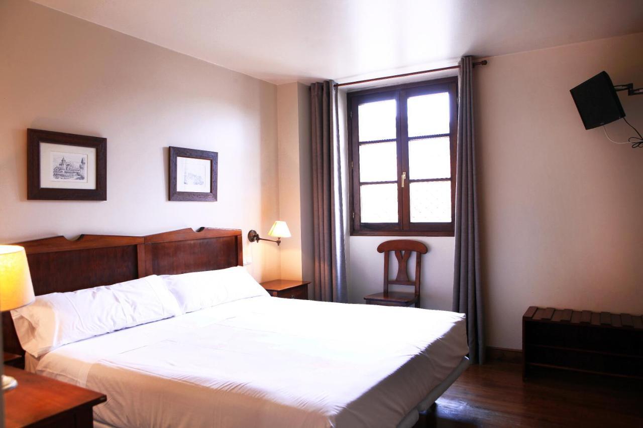 Hostal Antxitonea Elizondo Bagian luar foto