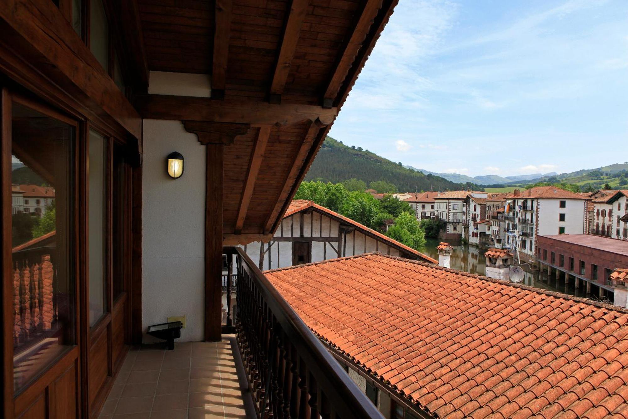 Hostal Antxitonea Elizondo Bagian luar foto