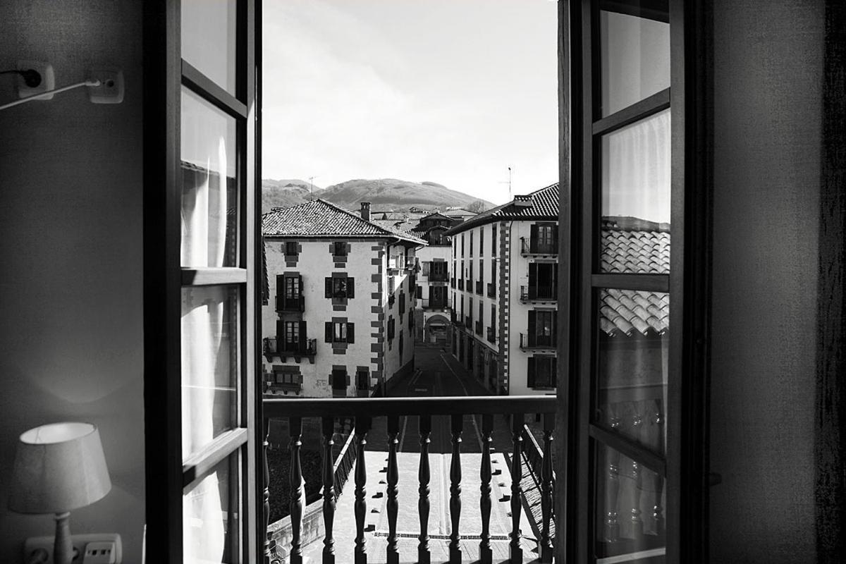 Hostal Antxitonea Elizondo Bagian luar foto